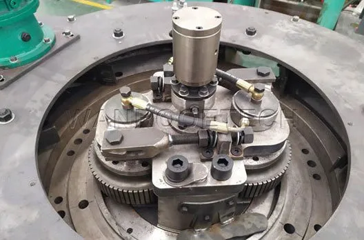 2-gears-of-the-reduction-box.jpg