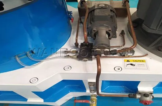 The-pressure-roller-bearing-adopts-an-independent-automatic-oil-filling-system.jpg