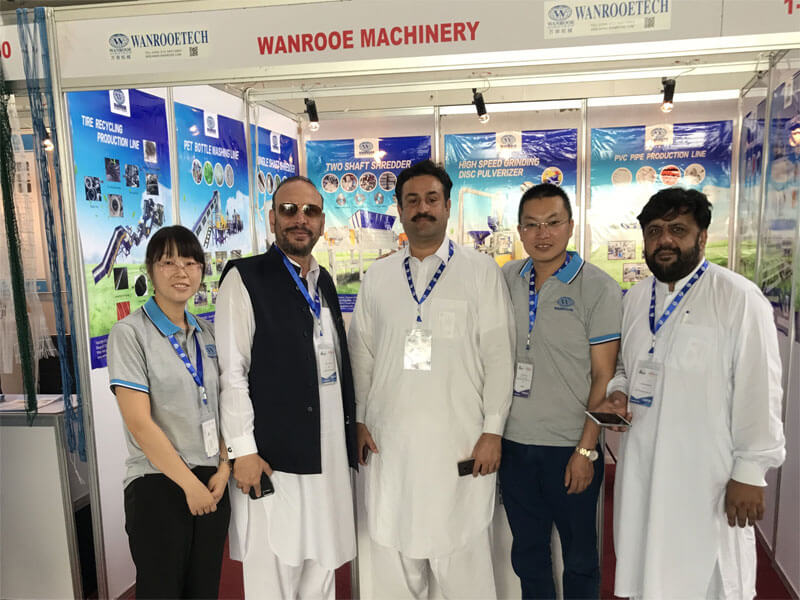 THE INTERNATIONAL PLASTICS &PACKAGING INDUSTRY EXHIBITION  LA EXPOSICIÓN INTERNACIONAL DE PLÁSTICOS Y INDUSTRIA DEL ENVASADO